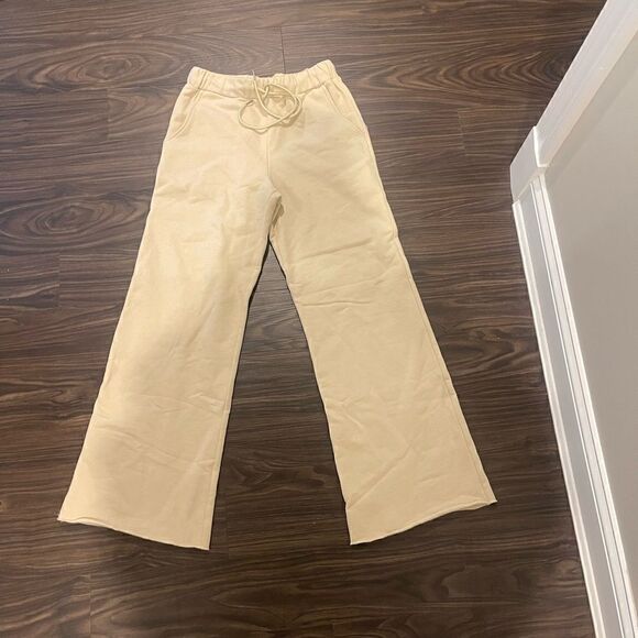 NWOT Things Between Cream Sweatpants size Small! - Picture 1 of 3